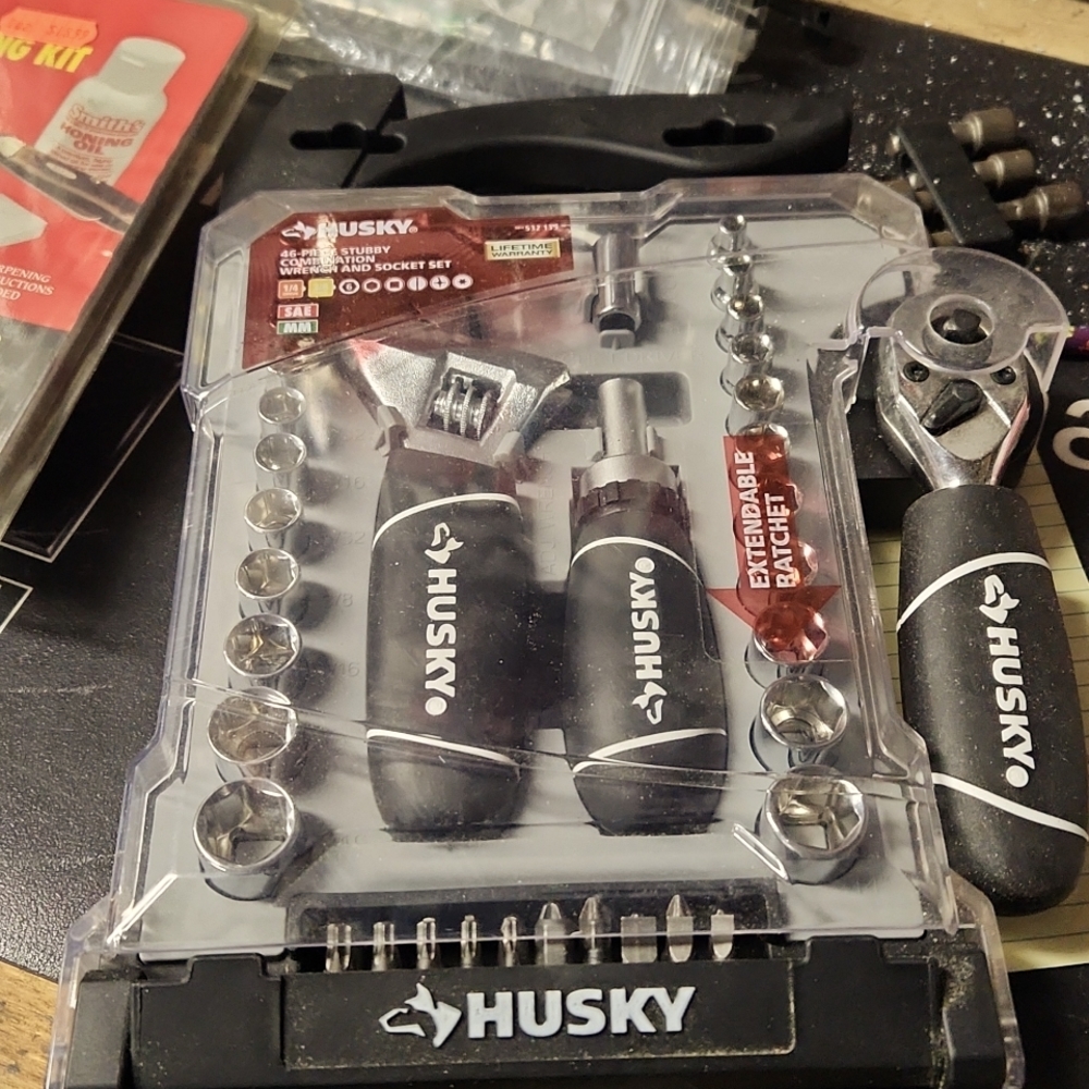 Husky stubby combo wrench and socket set